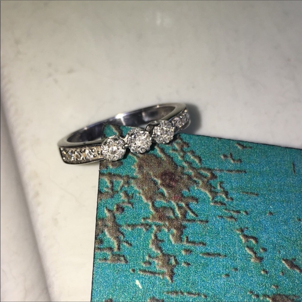 Vintage 10K White Gold Diamond Cluster